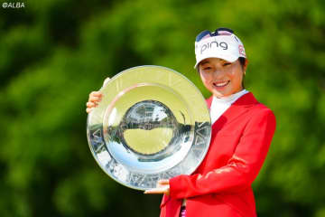 佐久間朱莉が逆転で今季3勝目　ツアー最高額5400万円獲得「女王を目指して戦います」