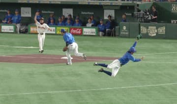 「身体能力半端ないな」DeNA森敬斗がダイビングキャッチでピンチを救う