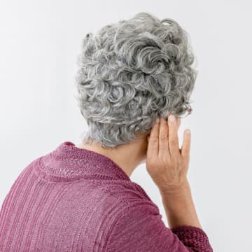 「難聴」が社会での孤立を進める？ 70歳以上の3分の2が該当