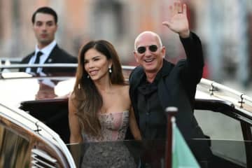 ベゾス氏とサンチェス氏の結婚式、３日間の日程終了　ベネチアで盛大に挙式