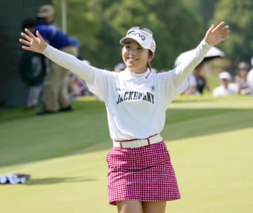 佐久間朱莉が今季ツアー3勝目　アース・モンダミン・カップ