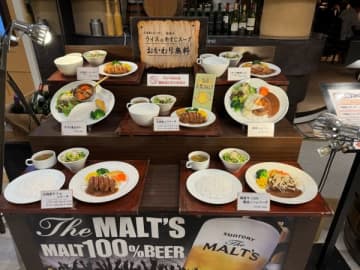 【新宿】卵とソースで味変！Ferrous（フェローズ）の贅沢ローストビーフ丼