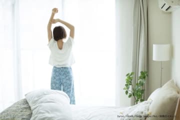 睡魔には勝てず…　約9割が「目覚まし」より早く起きた後にやらかした失敗