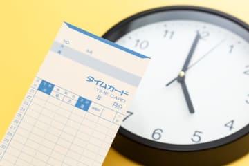 「会社辞めて公務員になりたい」と、新卒入社3ヶ月の息子から相談が。「1年目なのに残業ばかり、毎日定時で帰りたい」と言うけれど、公務員になれば叶う？“元地方公務員”の筆者の体験も交え解説