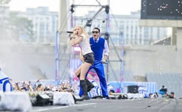 BLACKPINK・ロゼ、PSY「ずぶ触れ」ショー初体験!!