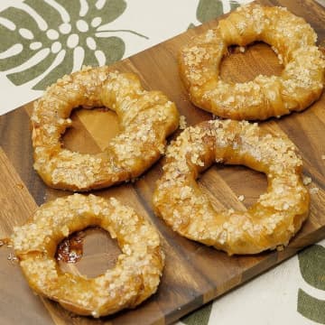 【りんごで始まる天才スイーツ】これぞ新食感！巻いて焼くだけりんご×ライスペーパーで天才おやつ