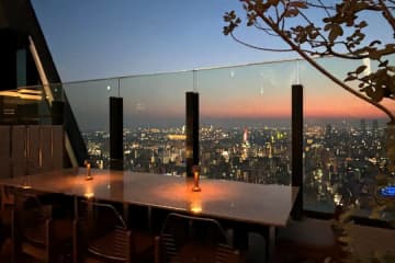 大阪・難波で、地上１３５ｍの超高層「絶景」ビアガーデン