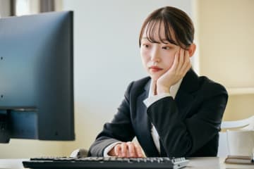 「私は正社員なのに」キャリアアップを夢見て人材派遣会社に入社するも…新卒女性の心を折った派遣先からの“ひと言”