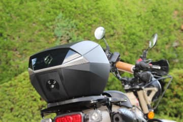 デザイン性と堅牢性が抜群！ハンターカブにドイツから来たリアボックスを装着してみた【動画あり】