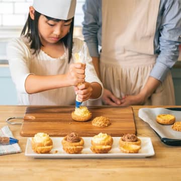 子どもと一緒に楽しめる！体験型キット「おうちでヨックモック シリーズ」にクッキーシューが登場《オンライン限定販売》