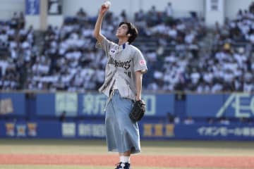 ロッテ、TWS・DOHOONがセレモニアルピッチ「本当にうれしかった」