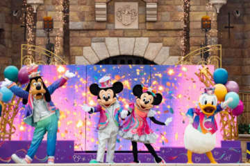 香港ディズニー20周年が開幕 ミッキー&ダッフィープリンセスがパーティーを盛り上げるキャッスルショーがスタート