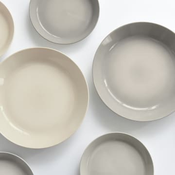 「これが樹脂製？」まるで陶器のような見た目のプレートがおしゃれ＆機能的！