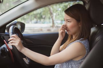 車内が臭くなってしまう原因5選　嫌なニオイを根こそぎ消す対処方法
