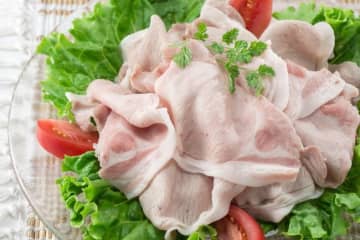 伝説の家政婦・タサン志麻、プロが教える『冷しゃぶ』が話題！野菜をシャキシャキにする”プロの技”も伝授…暑い夏にぴったりの便利レシピに主婦から感謝の声「ほんのひと手間で見栄えも味もかわってくるんだなぁ…」「レタスのちぎり方も奥が深いですね〜！」
