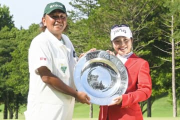 22歳・佐久間朱莉　早くも３勝…渋野日向子らと重なる「初Ｖの壁」突破後の大ブレーク