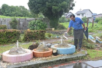 廃材、遊具へ再生30年　桜川の宮山さん　庭に滑り台や噴水　茨城