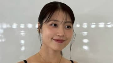 有村架純 “美デコルテ”際立つ黒のキャミ姿を披露！濃い赤リップで大人っぽい雰囲気に「惚れ惚れする美しさ」