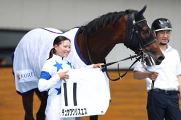 【函館8R】小林美駒が本日の3勝目と好調！チュウワクリスエスで人気に応える