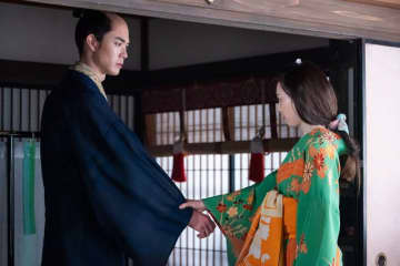 「べらぼう」花魁・誰袖のすっぴんに見とれる意知が可愛すぎる！