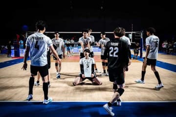 バレー日本、ベンチ外れた21歳大学生が「元気そうでよかった」　集合写真で先輩の優しさ…ネット感激「真ん中で泣」