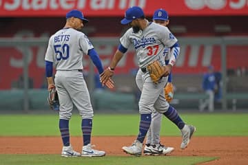 いつもと少し違ったドジャースナインの姿　頭の1文字に込められた意味を米中継が説明「80周年を…」