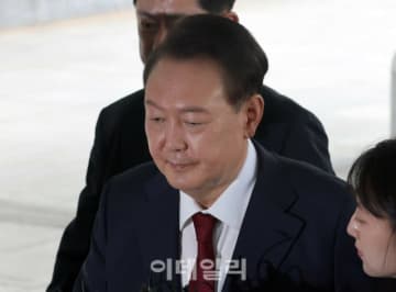 尹前大統領、午後の検察の調査を拒否…特別検事チーム「捜査妨害の一線を越える行為」＝韓国報道
