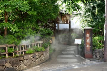 いきなりの真夏日で早めの暑さ対策スタート、秋葉原で満開の紫陽花、「ジークアクス」のネタ黒板など～ 最近の秋葉原 ～