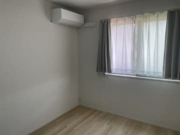21階なのに窓際でガサゴソ…体調不良で寝込む男性が遭遇した恐怖「そっとのぞき込むと光るものが」その正体は……【再配信】