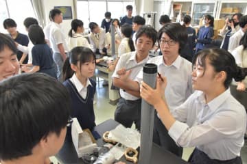 天体観測会へ望遠鏡製作　題材の映画公開控え　土浦三高に70人集う　茨城