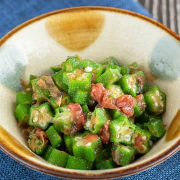 【オクラはこうやって食べるのが一番ウマい】「味付け完璧やん」「夏の定番になりそう」冷蔵庫にあるとうれしいさっぱり常備菜レシピ