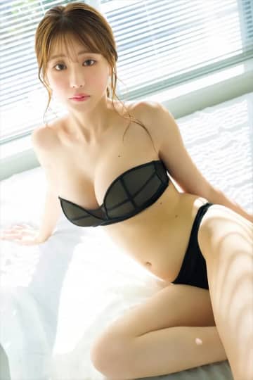 新田妃奈、透け感水着でHカップ圧巻美ボディ披露