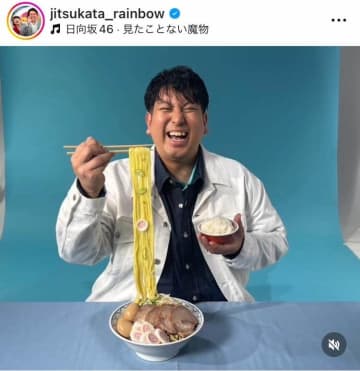 「一年ぶり3度目の爆発」痛風再発の36歳お笑い芸人、松葉杖姿の写真に...ファン心配「無理しないで」