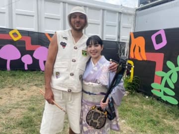 城南海、英国〈グラストンベリー・フェスティバル〉でYussef Dayesとの共演に世界が注目