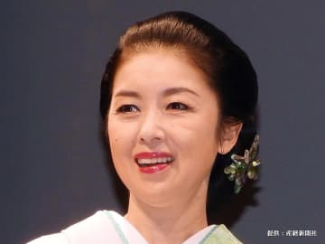 藤あや子「同化の術？」　ふと横になっている愛猫を見ると？「すごい」「何が起きてるの」