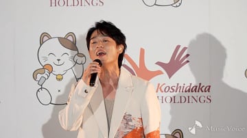 【動画】尾崎裕哉、父・尾崎豊さんと“デュエット”　カラオケ新サービス使い
