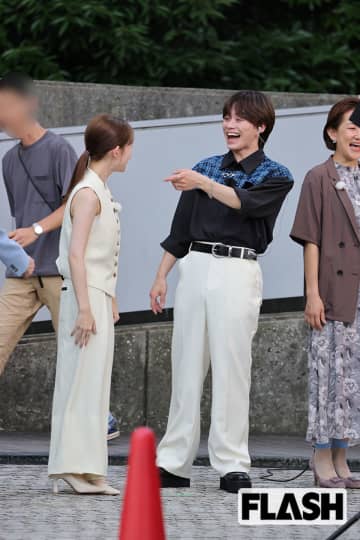 なにわ男子・大橋和也、指差し爆笑姿をキャッチ…初主演映画の番宣に100人超殺到、ファンに掛け声の “神ファンサ” も