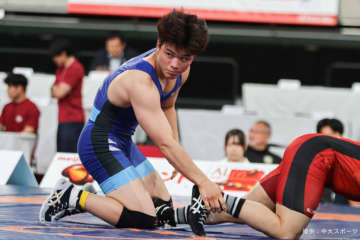 p【レスリング】岡澤ナツラ　悔しさ残し３位決定戦へ　佐藤秀一郎も意地見せる／明治杯全日本選抜レスリング選手権大会　２日目/p