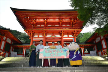『ちはやふる－めぐり－』當真あみ、原菜乃華、上白石萌音らが袴姿で登場！　“かるたの聖地”近江神宮でヒット祈願