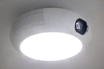 ドウシシャ、LEDシーリングライト一体型プロジェクター。Amazonで先行発売