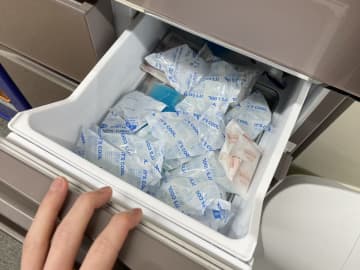 ハサミで角を切ったら…　保冷剤の『じゃない使い方』に「知らなかった」「試してみます」
