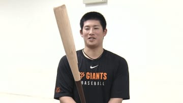 「僕の夢は勇人さんと一緒にお立ち台に立つこと」巨人・増田陸が“師匠”坂本勇人からもらった愛用バットで飛躍を誓う