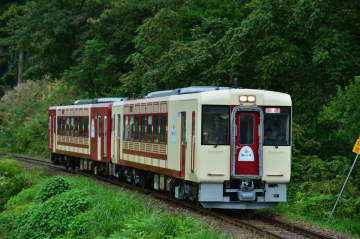 「おいこっと」－日本の原風景を走る古民家風の観光列車（THE列車）