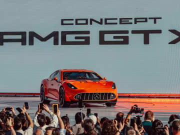 次世代の電動スーパーカー「コンセプトAMG GTXX」が世界初公開、革命的新技術を満載