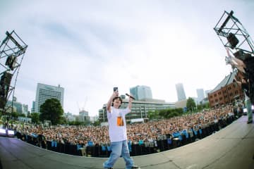 Tani Yuuki、地元・神奈川のフリーライブに約5,000人を動員「夢のような時間です」オフィシャルレポ到着