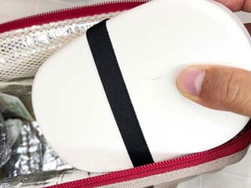 おかずの下に敷いているのは？　目からウロコのアイディアに「天才か」「ためになる」
