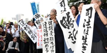 “政治介入”による「生活保護引き下げ」“違法”を訴えた裁判で最高裁が“原告勝訴”判決　「司法は生きていた」と語った弁護士たちの10年の戦い