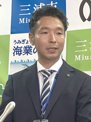 三浦・出口新市長が初登庁　学校教育ビジョン「一から見直し」　副市長は数カ月不在