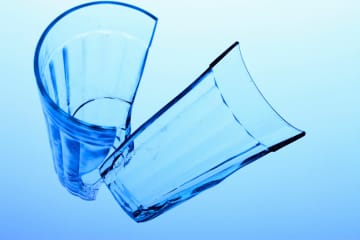 お湯を入れてはいけないコップ６選…耐熱性に注意したい素材とは？