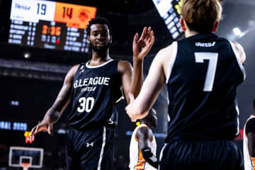 「どこから出てきた!?」　Bリーグ選抜の衝撃プットバックダンクに騒然「まじでレベチ」「マンガ」